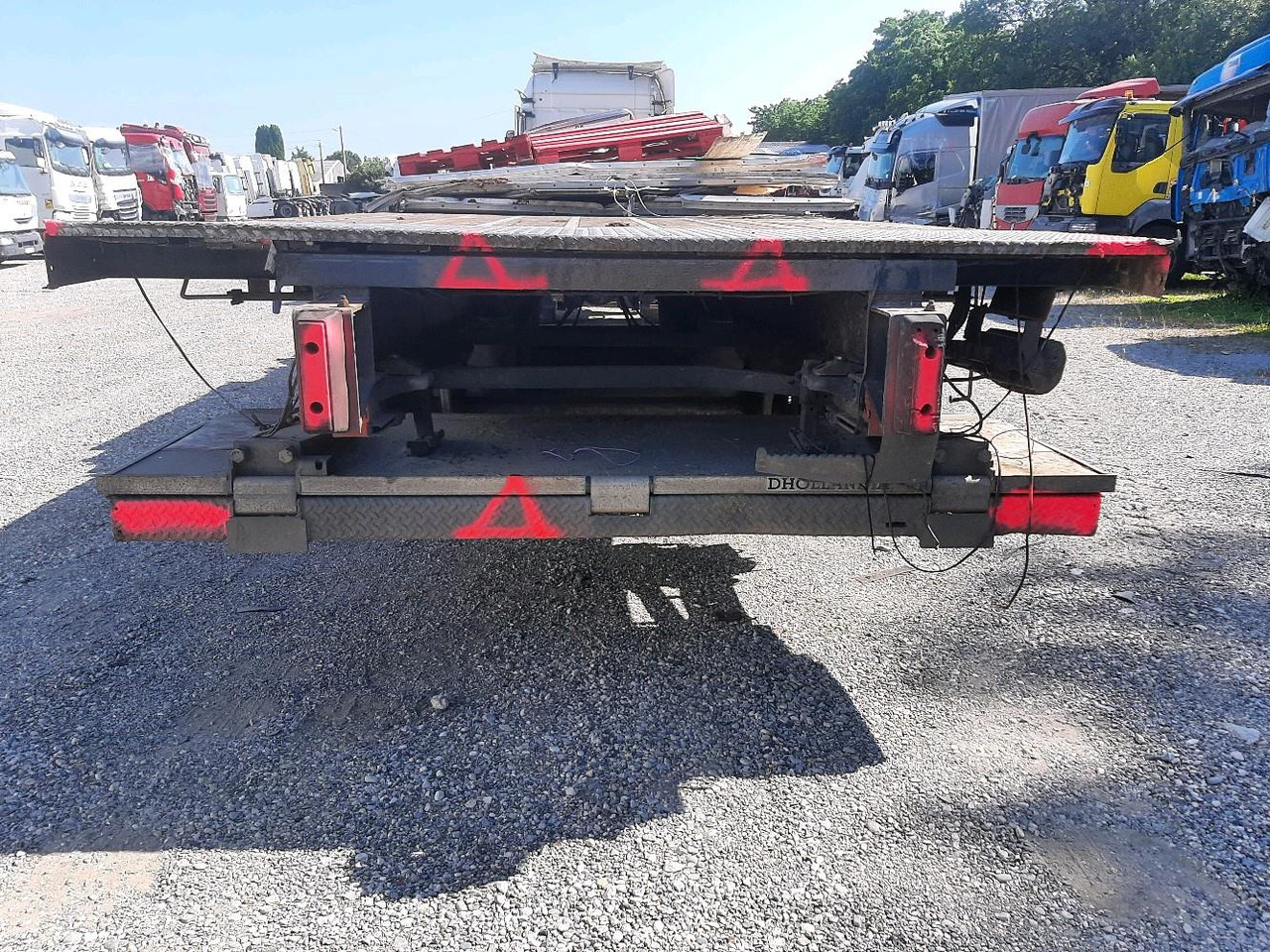 FRUEHAUF 3 ESSIEUX R580 - Semi-trailer flatbed: gambar 5 FRUEHAUF 3 ESSIEUX R580 - Semi-trailer flatbed: gambar 5