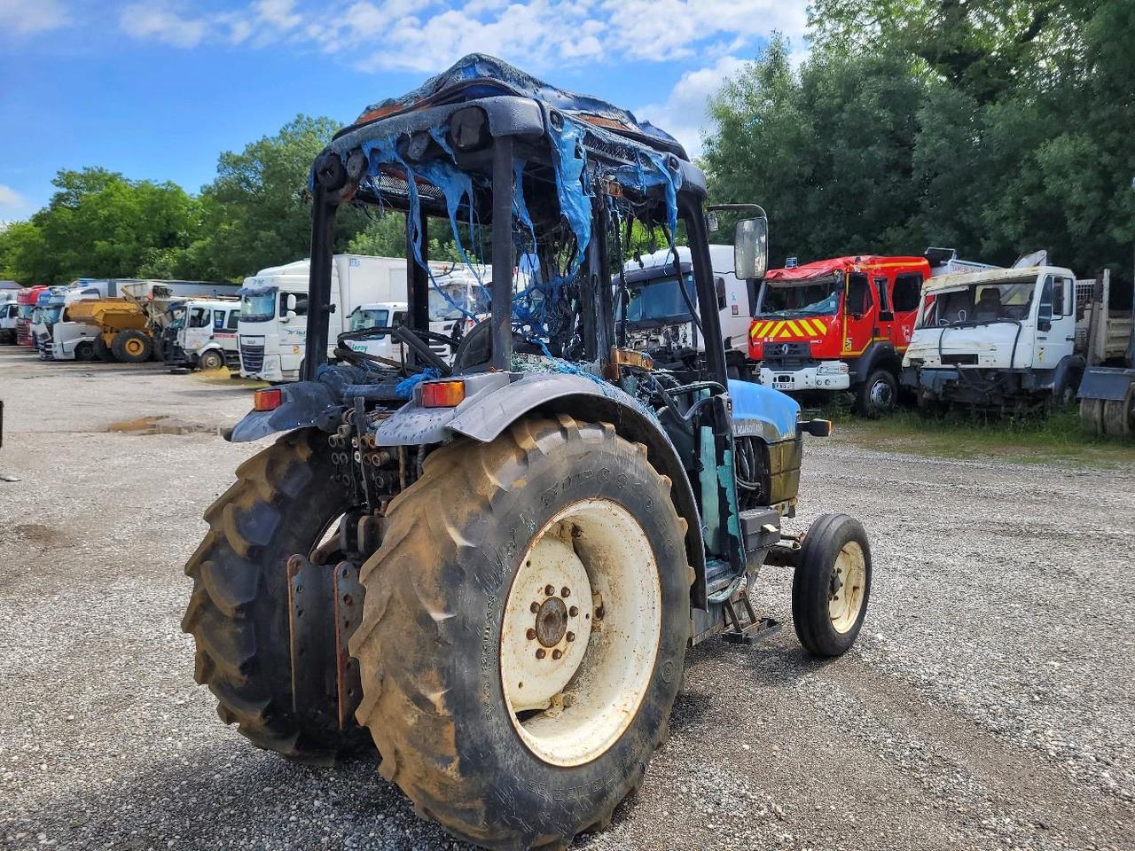 NEW HOLLAND TN75N - Traktor: gambar 4 NEW HOLLAND TN75N - Traktor: gambar 4