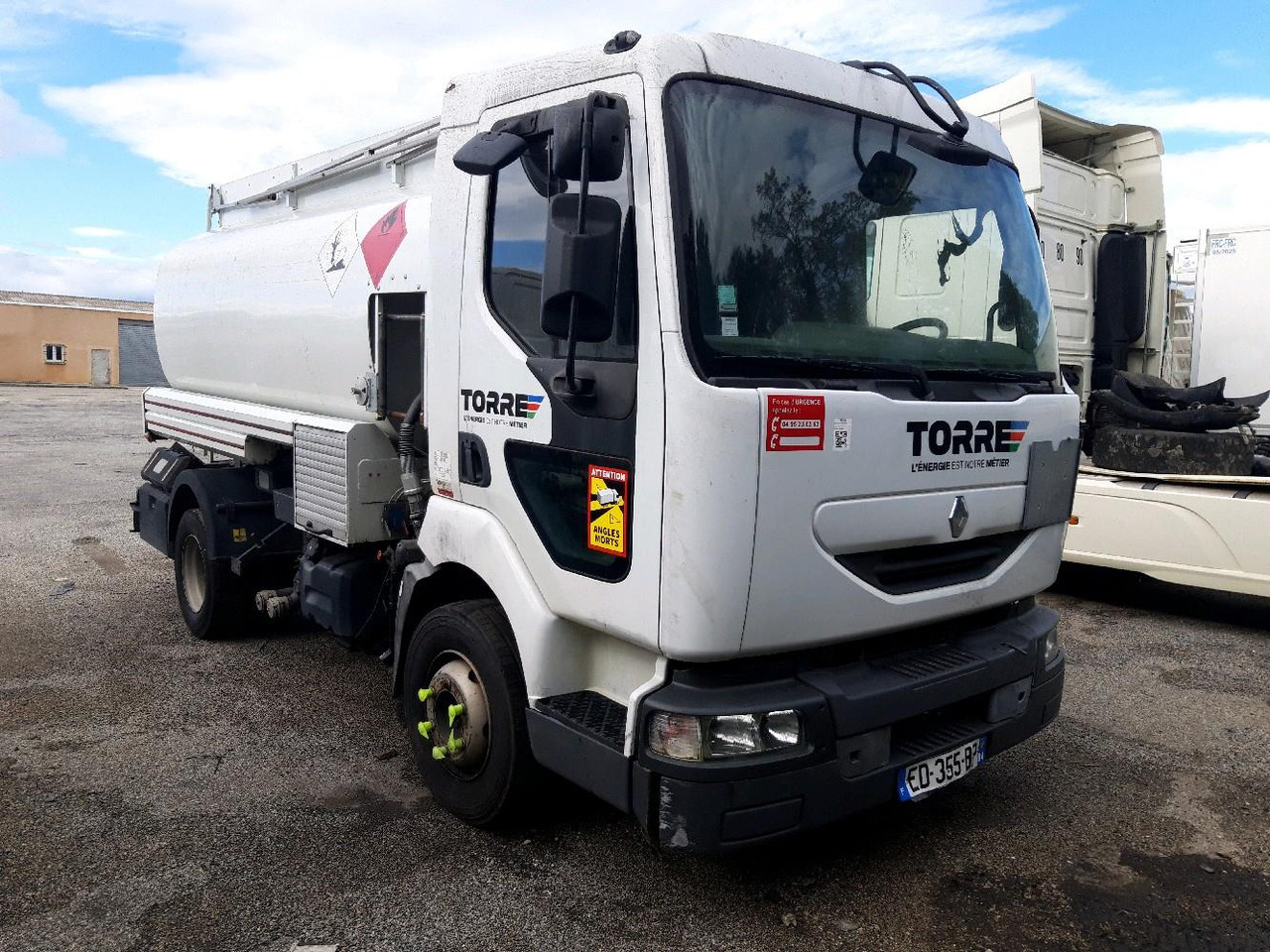 RENAULT MIDLUM CITERNE 7500 - Truk tangki: gambar 1 RENAULT MIDLUM CITERNE 7500 - Truk tangki: gambar 1
