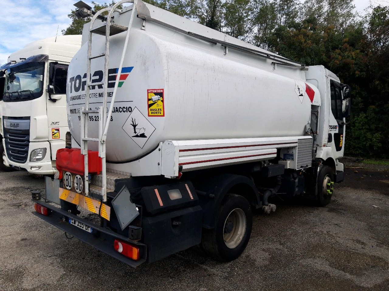 RENAULT MIDLUM CITERNE 7500 - Truk tangki: gambar 4 RENAULT MIDLUM CITERNE 7500 - Truk tangki: gambar 4