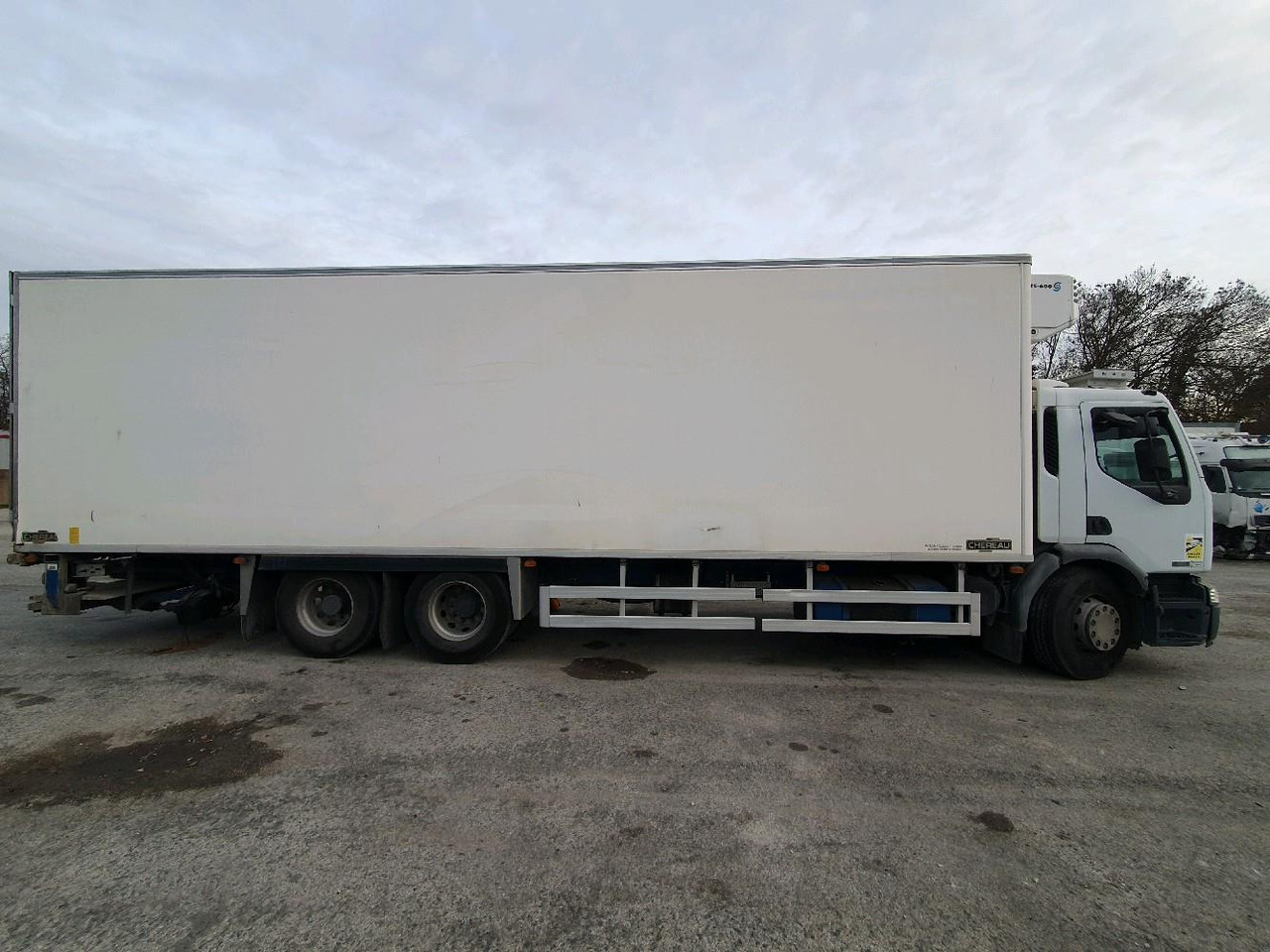 RENAULT PREMIUM - Truk berpendingin: gambar 3 RENAULT PREMIUM - Truk berpendingin: gambar 3