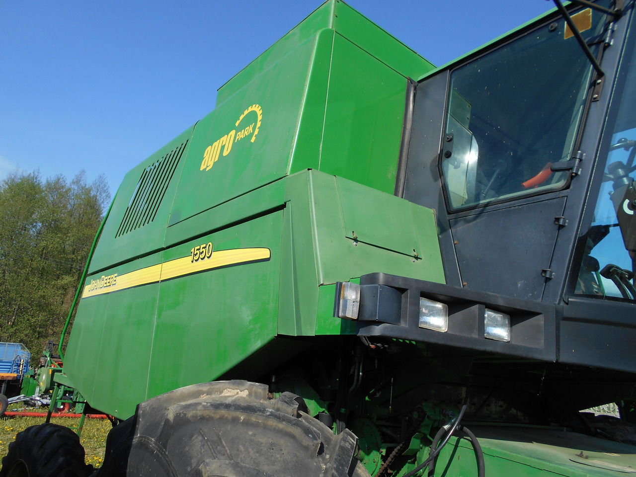 John Deere 1550 - Pemanen gabungan: gambar 3 John Deere 1550 - Pemanen gabungan: gambar 3