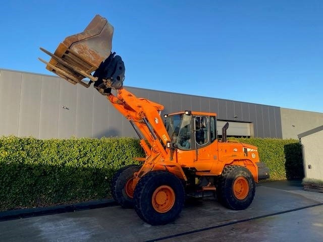 Doosan DL 200 - Wheel loader: gambar 2 Doosan DL 200 - Wheel loader: gambar 2