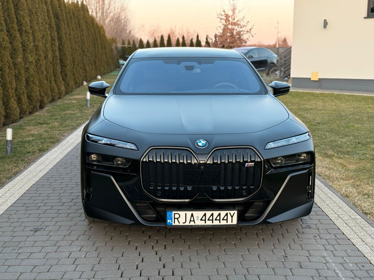 BMW M760 Baureihe 7 Lim M760 e xDrive - Mobil sedan: gambar 2 BMW M760 Baureihe 7 Lim M760 e xDrive - Mobil sedan: gambar 2