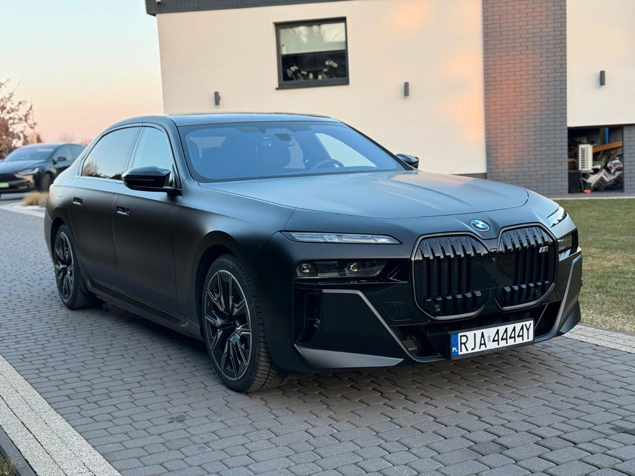 BMW M760 Baureihe 7 Lim M760 e xDrive - Mobil sedan: gambar 3 BMW M760 Baureihe 7 Lim M760 e xDrive - Mobil sedan: gambar 3
