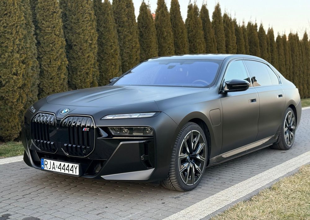 BMW Seria 7 - Mobil sedan: gambar 1 BMW Seria 7 - Mobil sedan: gambar 1