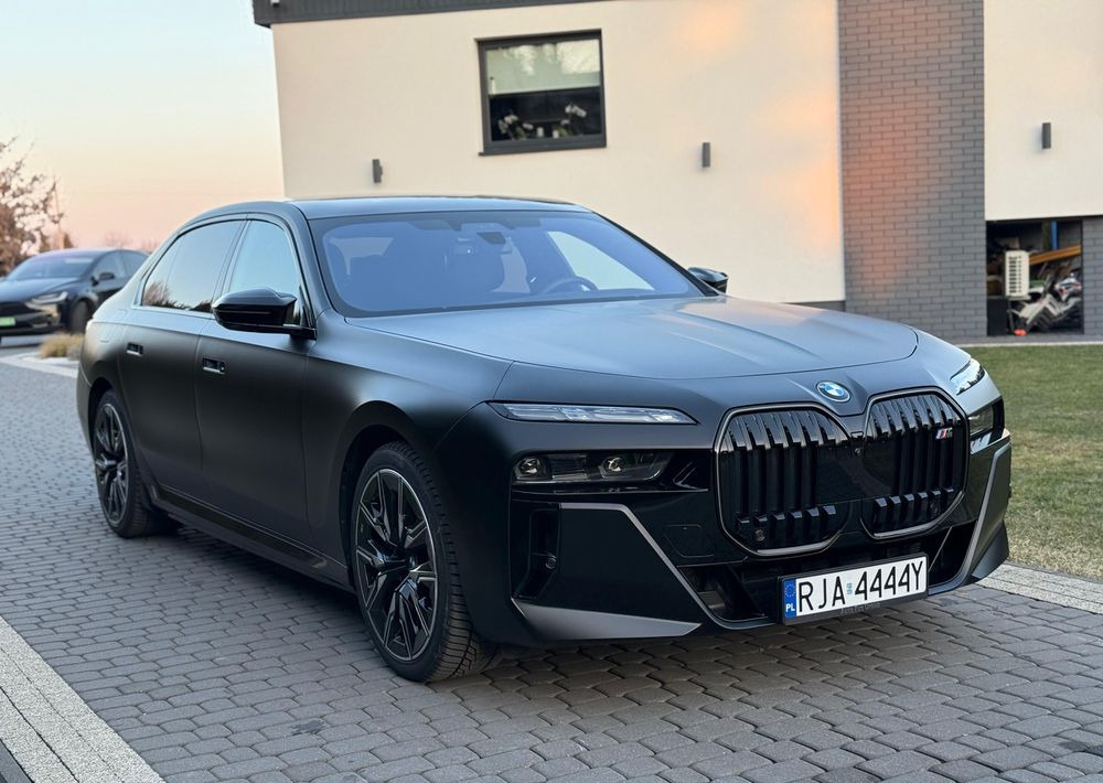 BMW Seria 7 - Mobil sedan: gambar 2 BMW Seria 7 - Mobil sedan: gambar 2