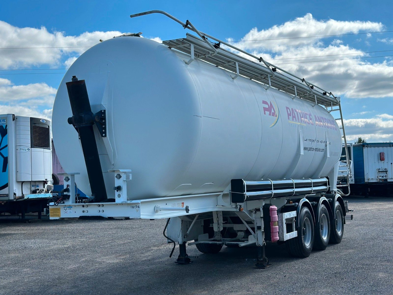 Benalu GENERAL TRAILOR 43 m3 KIPPER - Semi trailer silo: gambar 1 Benalu GENERAL TRAILOR 43 m3 KIPPER - Semi trailer silo: gambar 1