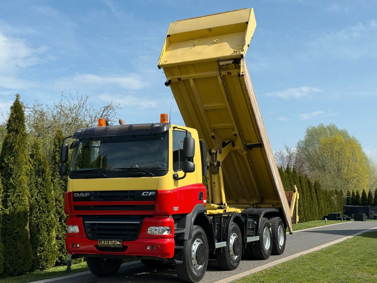 DAF CF 85.410 TIPPER HYDROBOARD - Truk jungkit: gambar 1 DAF CF 85.410 TIPPER HYDROBOARD - Truk jungkit: gambar 1