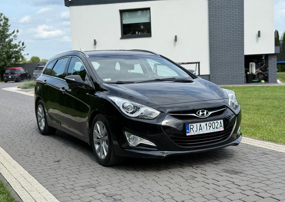 Hyundai i40 1.7 CRDi Comfort - Station wagon: gambar 3 Hyundai i40 1.7 CRDi Comfort - Station wagon: gambar 3