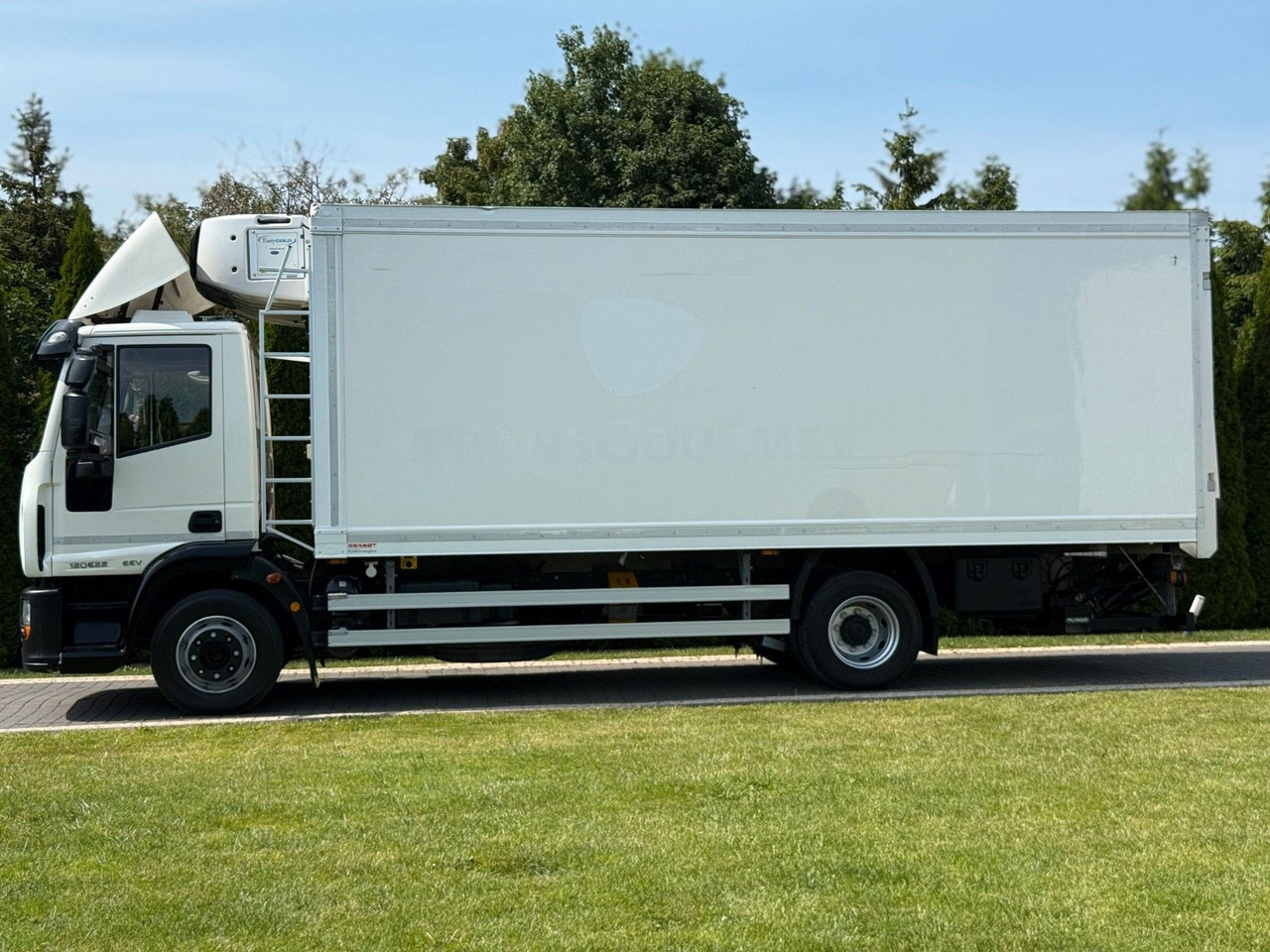Iveco EUROCARGO 12T E22 CARRIER SUPRA 850 MT - Truk berpendingin: gambar 4 Iveco EUROCARGO 12T E22 CARRIER SUPRA 850 MT - Truk berpendingin: gambar 4