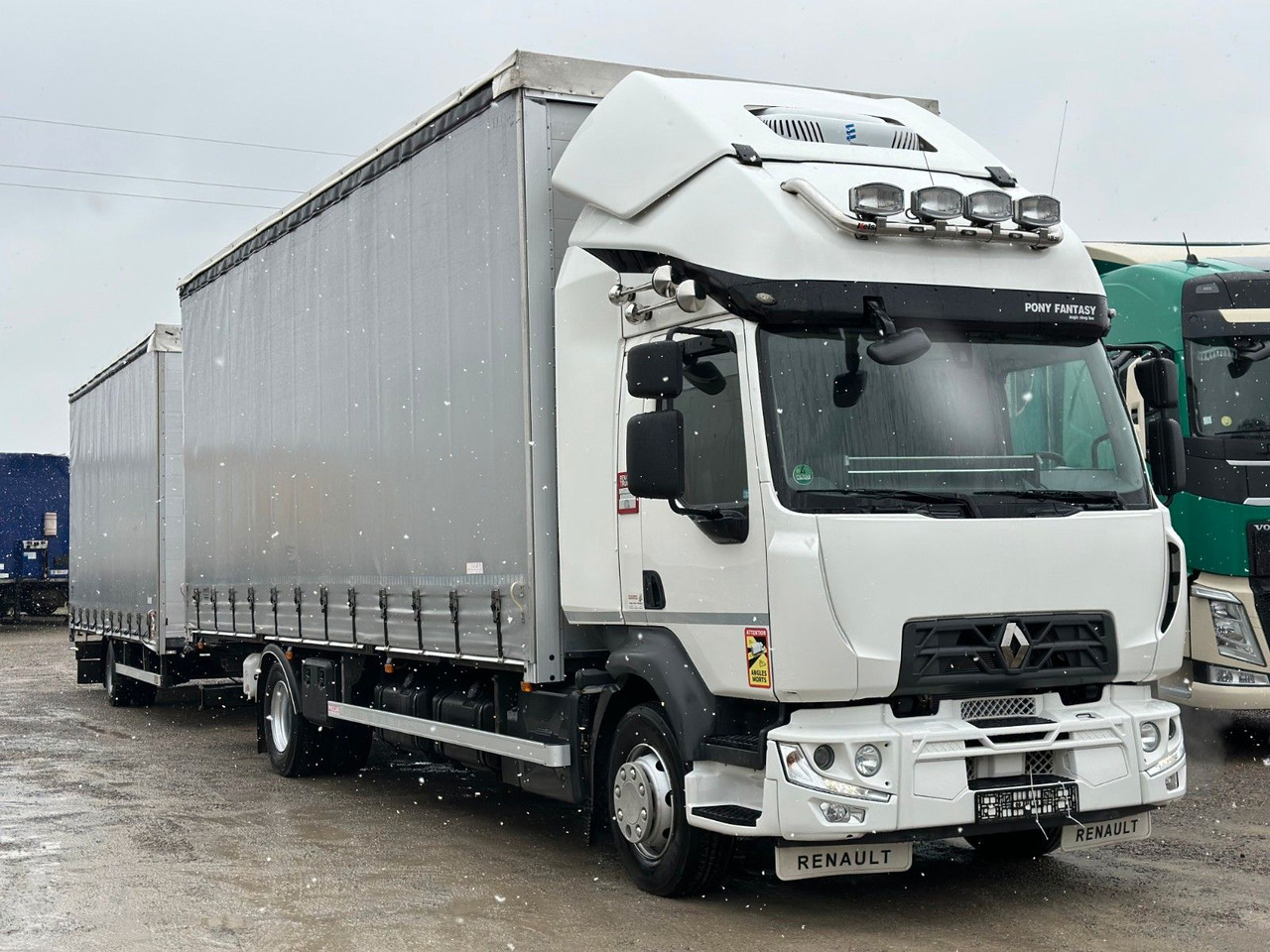 Renault D14 MANUAL AIR CONDITIONIG - Truk dengan terpal samping: gambar 3 Renault D14 MANUAL AIR CONDITIONIG - Truk dengan terpal samping: gambar 3