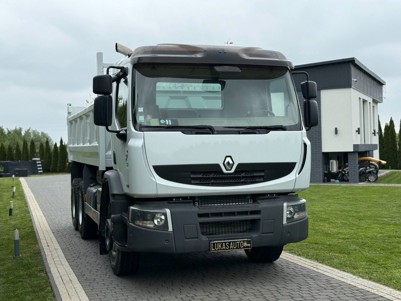 Renault PREMIUM 410 DXI 6X4 TIPPER - Truk jungkit: gambar 4 Renault PREMIUM 410 DXI 6X4 TIPPER - Truk jungkit: gambar 4