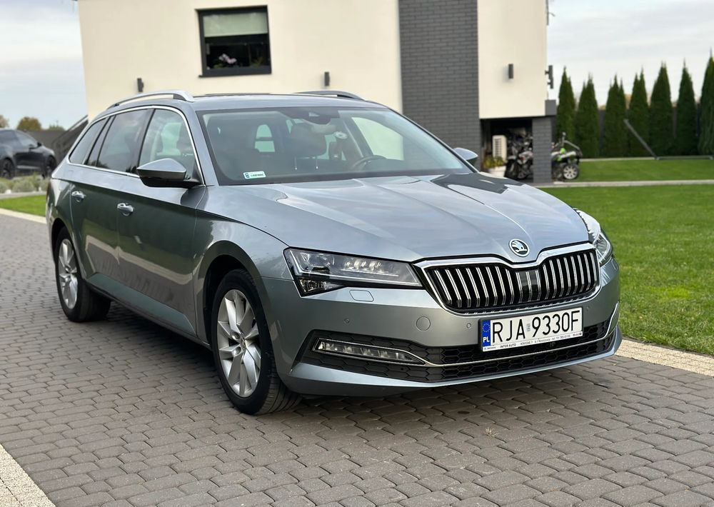 Skoda Superb 2.0 TDI SCR Style DSG - Station wagon: gambar 3 Skoda Superb 2.0 TDI SCR Style DSG - Station wagon: gambar 3