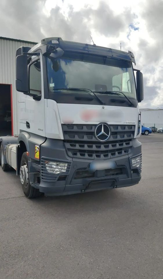 Mercedes-Benz AROCS 3353 6X4 68 TON - Tractor head: gambar 2 Mercedes-Benz AROCS 3353 6X4 68 TON - Tractor head: gambar 2
