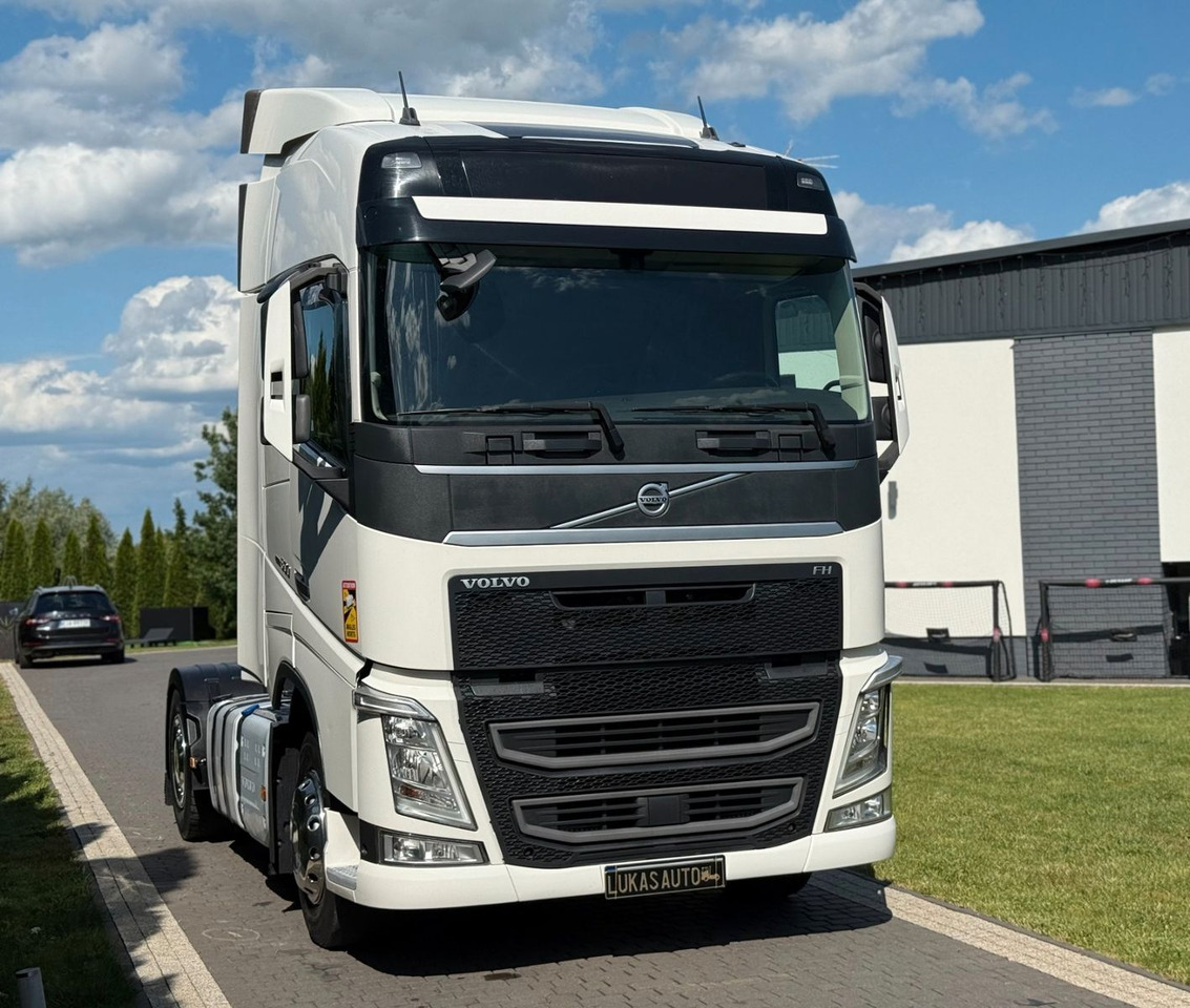 Volvo FH 500 AUTOMATIC TWO TANKS - Tractor head: gambar 3 Volvo FH 500 AUTOMATIC TWO TANKS - Tractor head: gambar 3