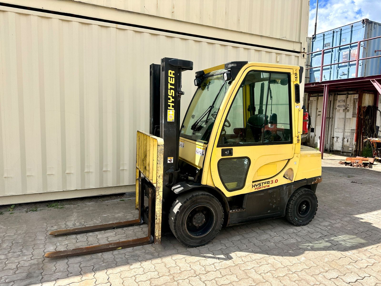 Hyster H3.0FT / Diesel / Triplex / Ex Armee - Forklift diesel: gambar 1 Hyster H3.0FT / Diesel / Triplex / Ex Armee - Forklift diesel: gambar 1