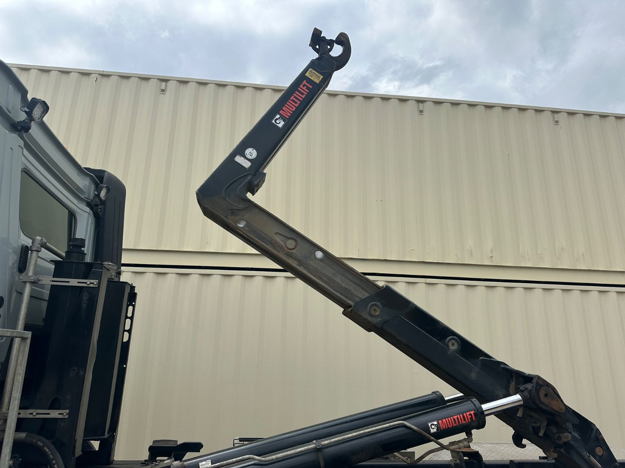 Mercedes-Benz Arocs 2643/Hiab M. /1. Hd /R.St. 3.90m/265.773KM - Hook lift: gambar 5 Mercedes-Benz Arocs 2643/Hiab M. /1. Hd /R.St. 3.90m/265.773KM - Hook lift: gambar 5