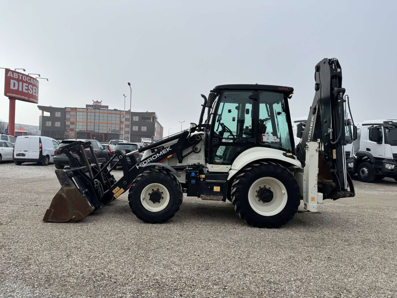HIDROMEK HMK102B - Backhoe loader: gambar 4 HIDROMEK HMK102B - Backhoe loader: gambar 4