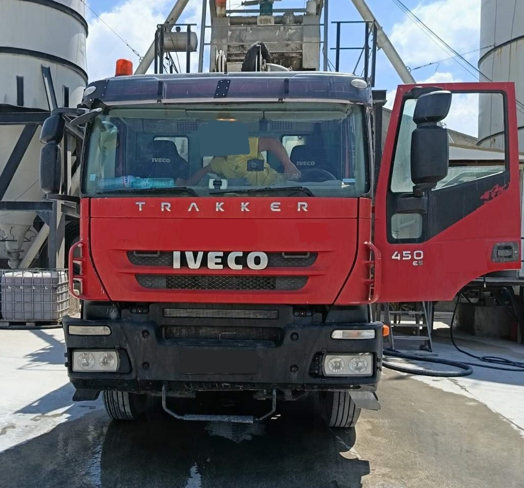 IVECO TRAKKER 450 COIME 35 - Truk pompa beton: gambar 2 IVECO TRAKKER 450 COIME 35 - Truk pompa beton: gambar 2