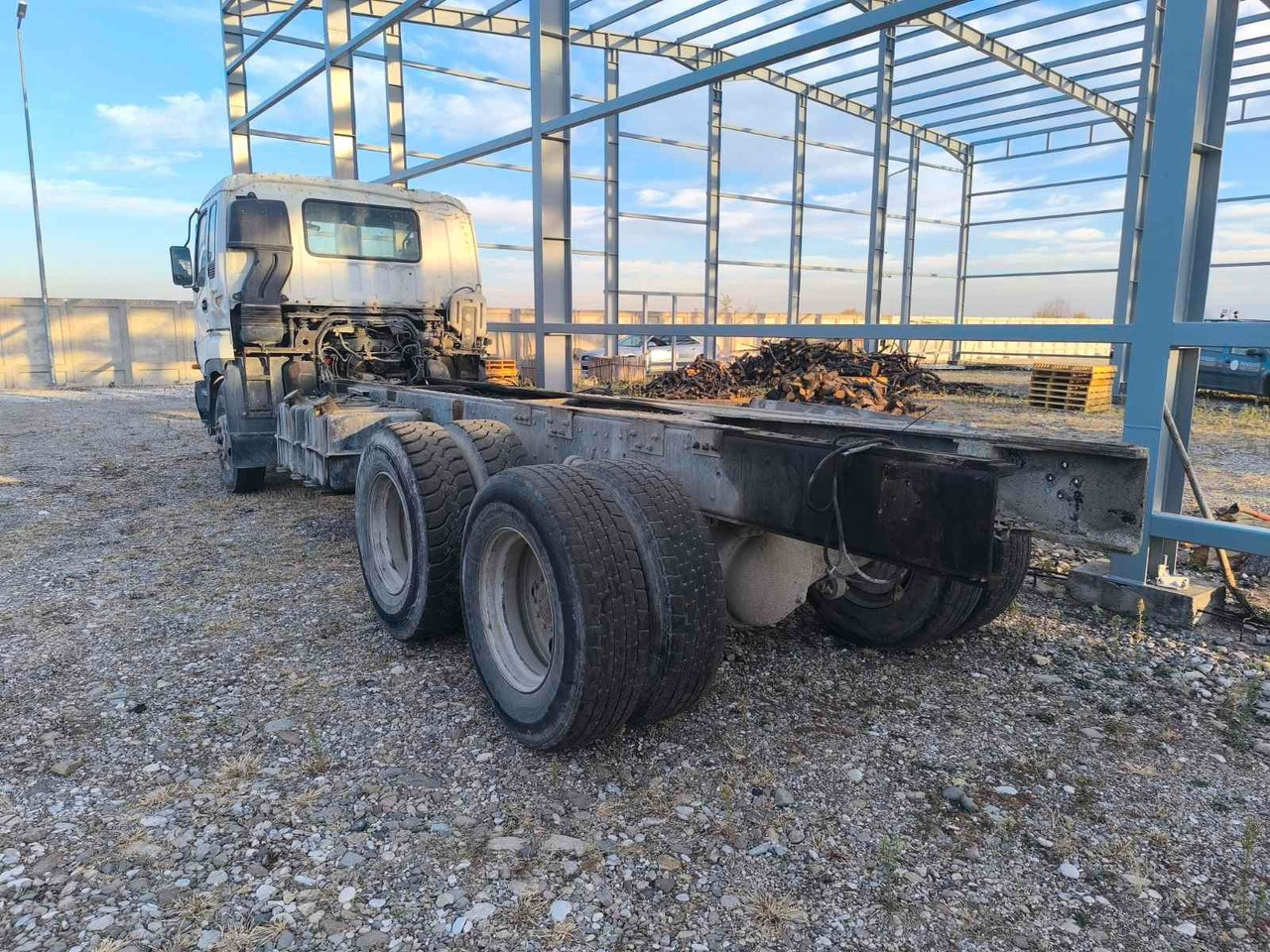 Isuzu 2.8 CXZ 81 - Truk sasis: gambar 4 Isuzu 2.8 CXZ 81 - Truk sasis: gambar 4