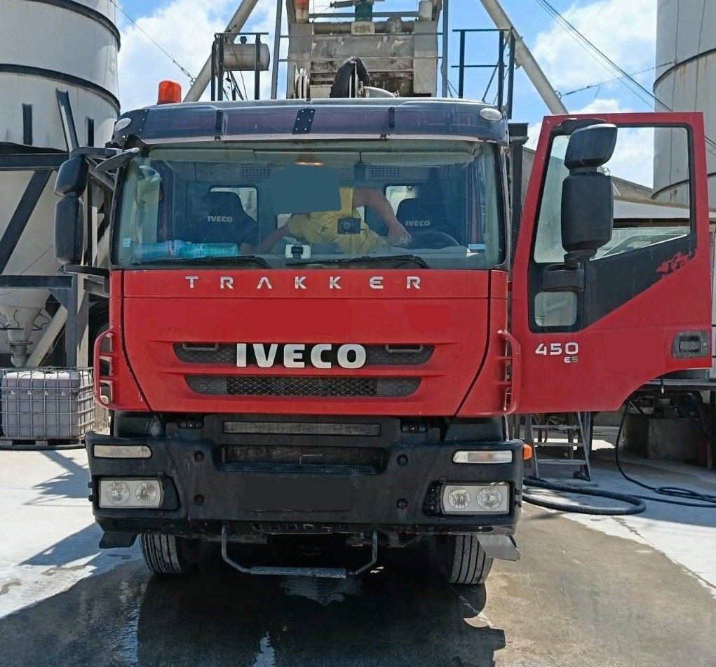 Iveco TRAKKER 450 COIME 35 - Truk pompa beton: gambar 2 Iveco TRAKKER 450 COIME 35 - Truk pompa beton: gambar 2