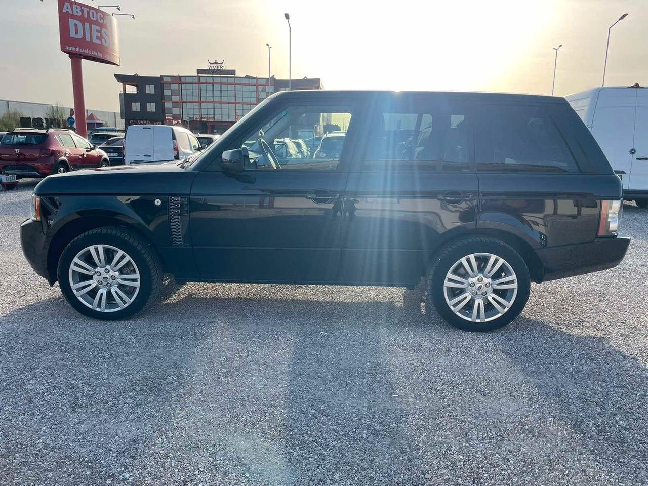 Land Rover Range Rover Vogue 4.4 TDV8 - Mobil SUV: gambar 4 Land Rover Range Rover Vogue 4.4 TDV8 - Mobil SUV: gambar 4