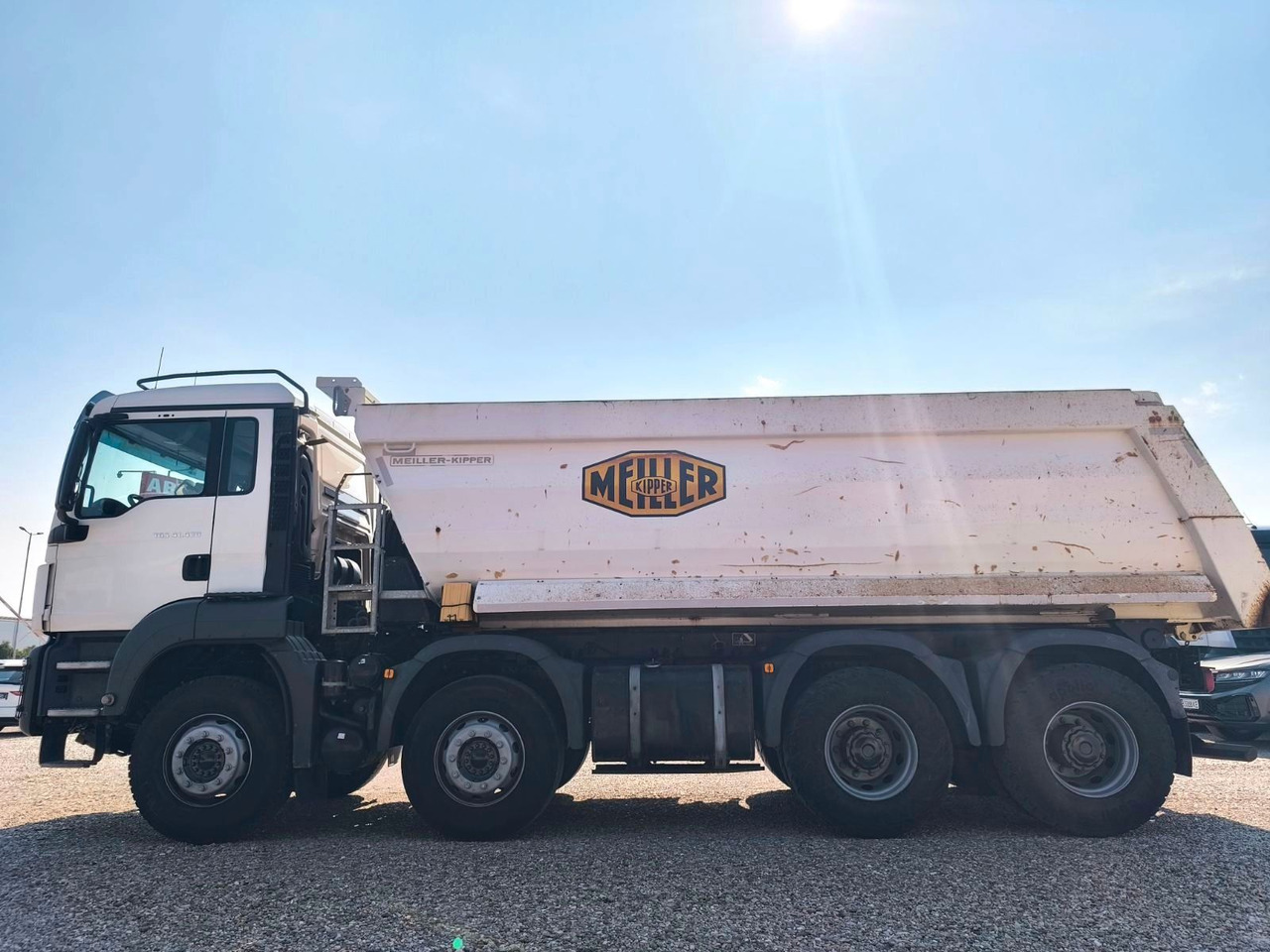 MAN TGS 41.420 MEILLER KIPPER - Truk skip loader: gambar 4 MAN TGS 41.420 MEILLER KIPPER - Truk skip loader: gambar 4