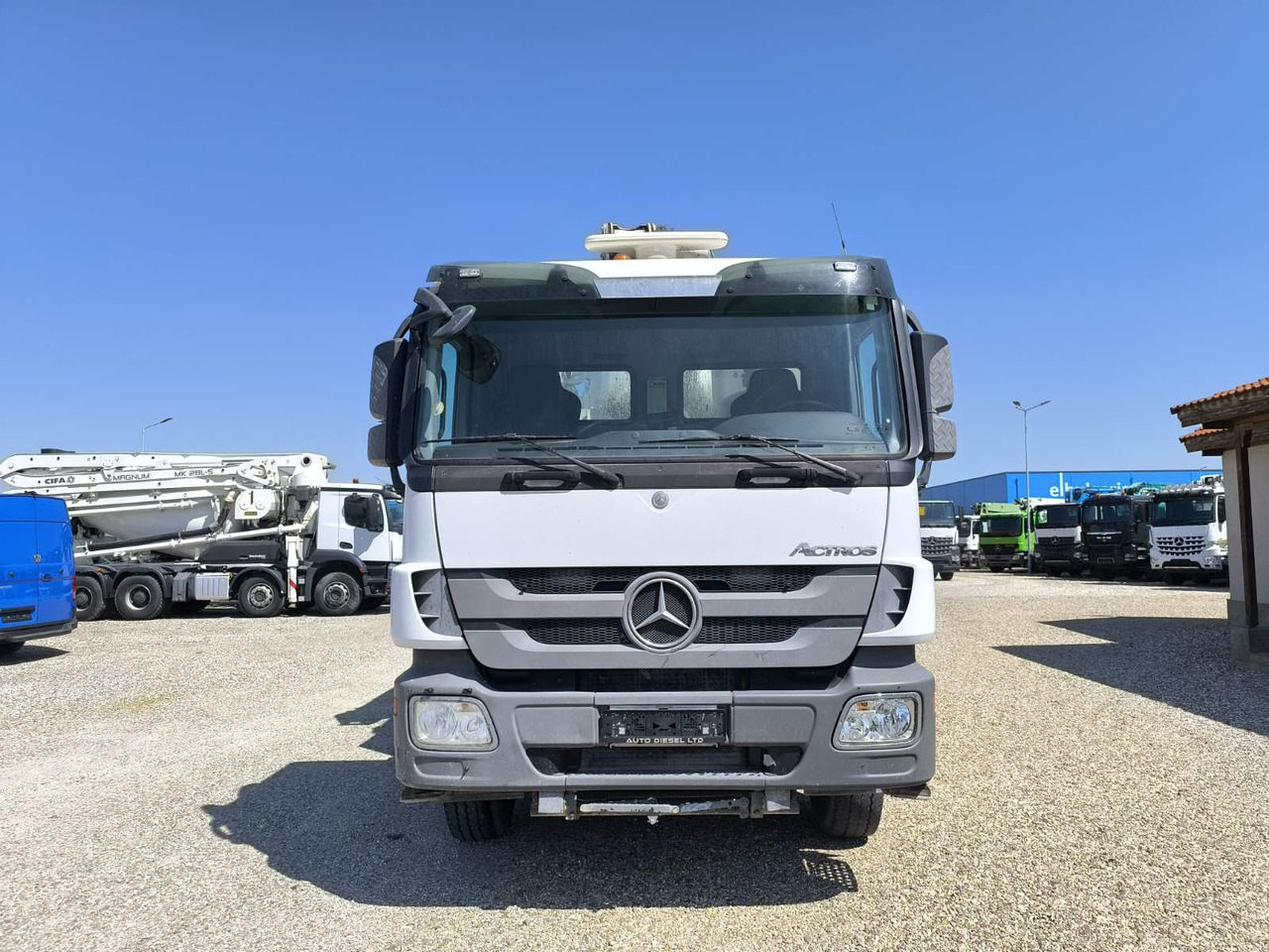 MERCEDES-BENZ ACTROS 3241 SCHWING FBP24 - Truk pompa beton: gambar 2 MERCEDES-BENZ ACTROS 3241 SCHWING FBP24 - Truk pompa beton: gambar 2