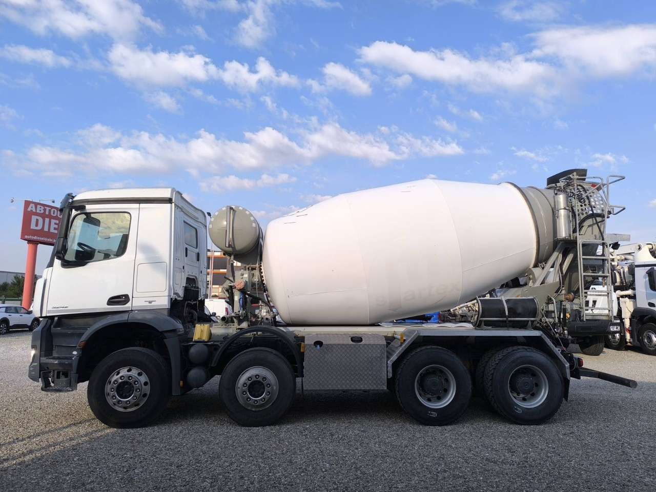 MERCEDES-BENZ AROCS 3242 CIFA 9M3 - Truk pengaduk beton: gambar 4 MERCEDES-BENZ AROCS 3242 CIFA 9M3 - Truk pengaduk beton: gambar 4