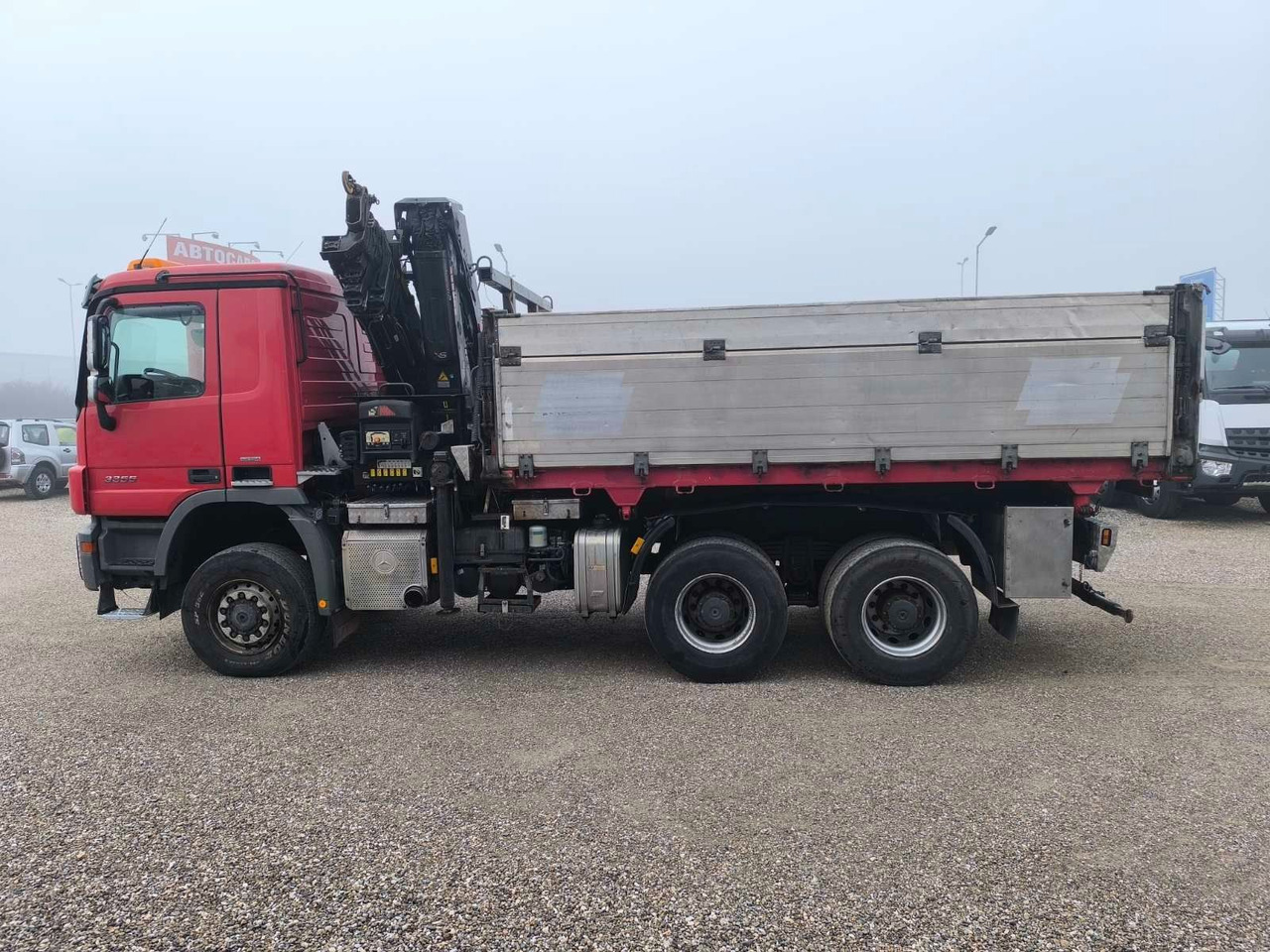 Mercedes-Benz ACTROS 3355 V8 6X6 HIAB 211 EP-5 HIPRO - Truk jungkit, Truk derek: gambar 4 Mercedes-Benz ACTROS 3355 V8 6X6 HIAB 211 EP-5 HIPRO - Truk jungkit, Truk derek: gambar 4