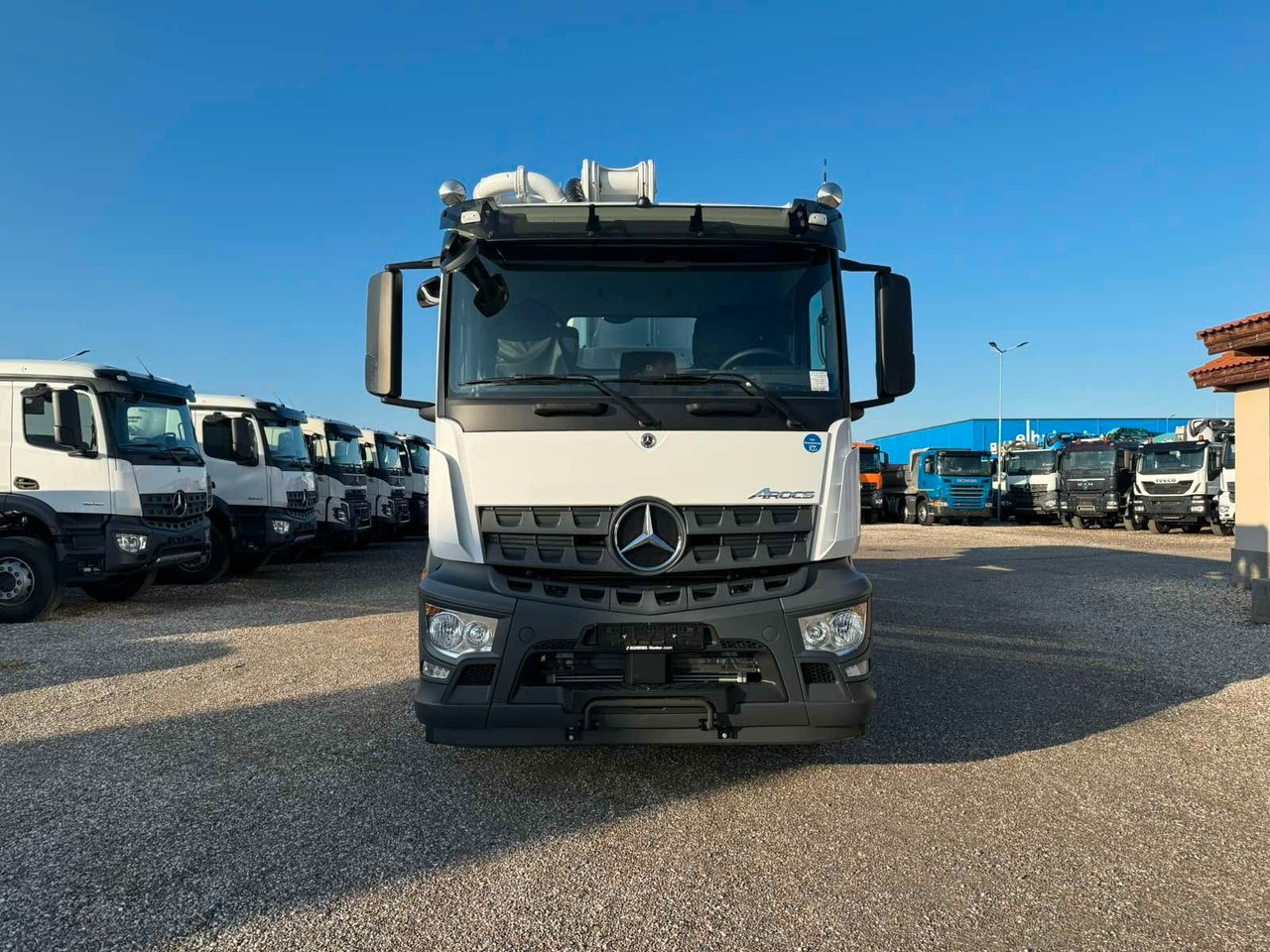 Mercedes-Benz AROCS 3746 SCHWING S43SX III - Truk pompa beton: gambar 2 Mercedes-Benz AROCS 3746 SCHWING S43SX III - Truk pompa beton: gambar 2