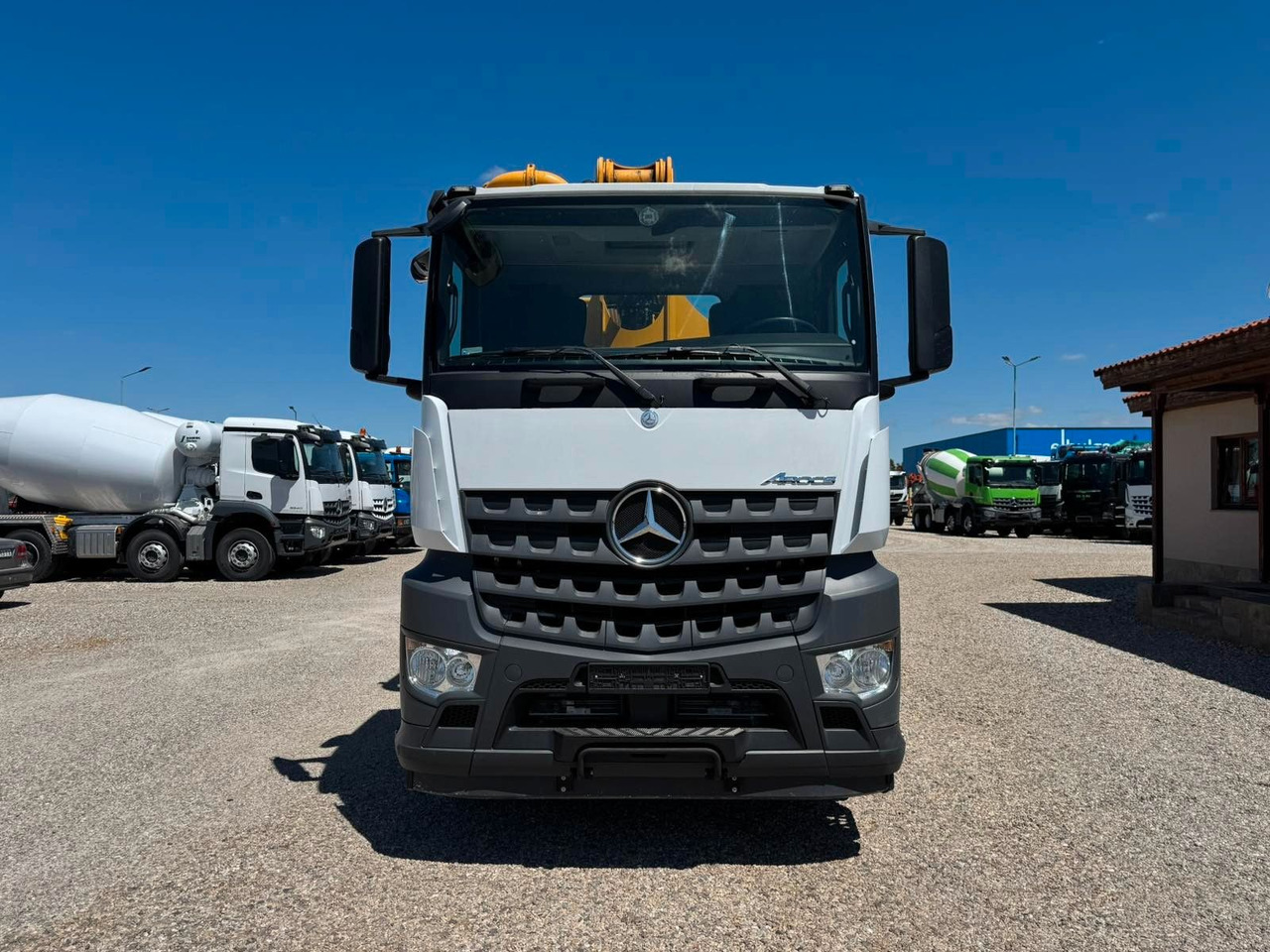 Mercedes-Benz AROCS 4442 SCHWING S43SX - Truk pompa beton: gambar 2 Mercedes-Benz AROCS 4442 SCHWING S43SX - Truk pompa beton: gambar 2