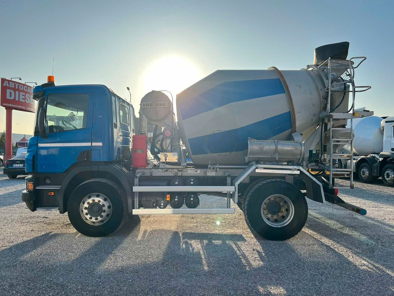 Scania P320 LIEBHERR 4M3 - Truk pengaduk beton: gambar 4 Scania P320 LIEBHERR 4M3 - Truk pengaduk beton: gambar 4