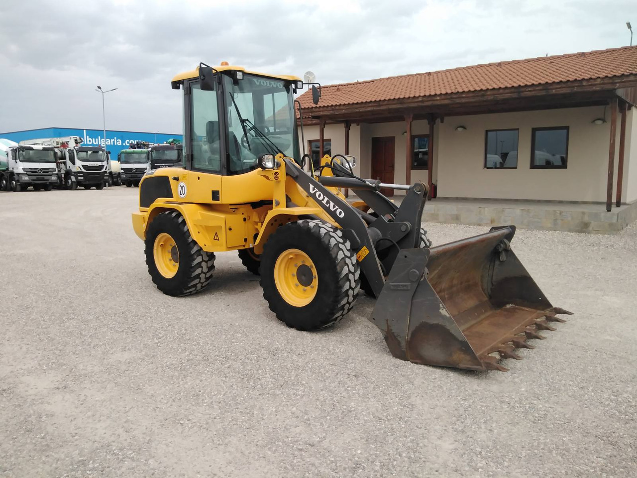 VOLVO L30G - Wheel loader: gambar 1 VOLVO L30G - Wheel loader: gambar 1
