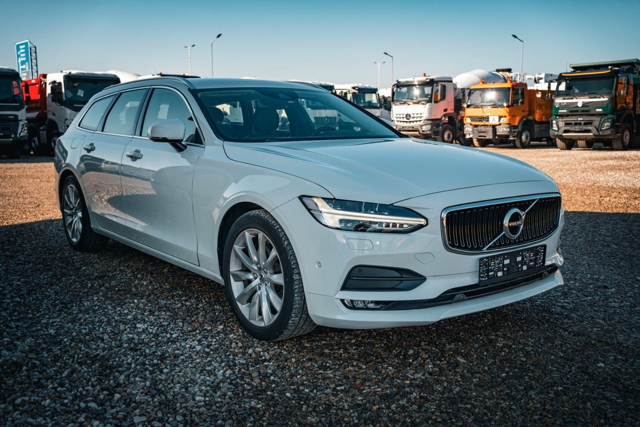 Volvo V90 D4 Momentum 2.0D - Mobil: gambar 1 Volvo V90 D4 Momentum 2.0D - Mobil: gambar 1