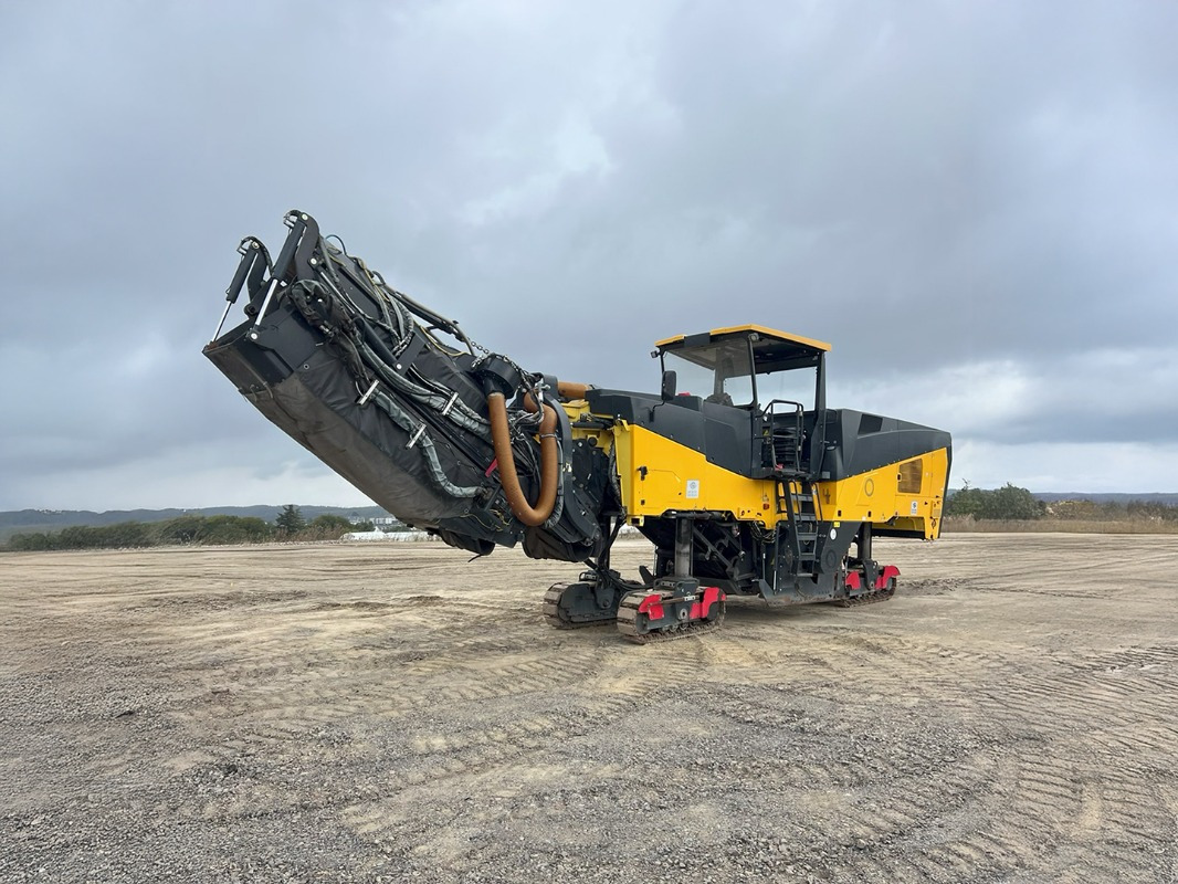 BOMAG DE BM 2200/75 Stage IV/Tier 4f - Mesin penggilingan jalan: gambar 1 BOMAG DE BM 2200/75 Stage IV/Tier 4f - Mesin penggilingan jalan: gambar 1