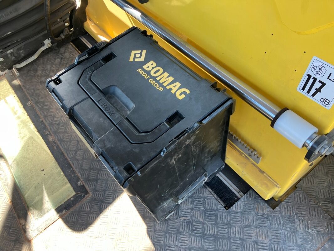 BOMAG DE RS 650-2 STAGEV - Mesin aspal: gambar 4 BOMAG DE RS 650-2 STAGEV - Mesin aspal: gambar 4