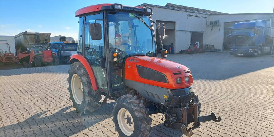 Kioti EX50 HST 50KM klimatyzacja przedni TUZ - Traktor: gambar 4 Kioti EX50 HST 50KM klimatyzacja przedni TUZ - Traktor: gambar 4