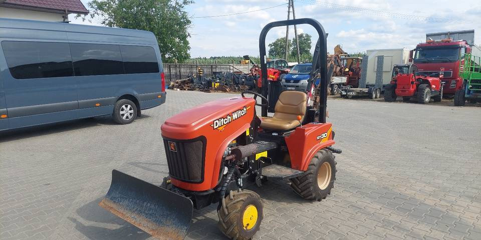 Koparka łańcuchowa Ditch Witch RT30 - Mesin penggali parit: gambar 2 Koparka łańcuchowa Ditch Witch RT30 - Mesin penggali parit: gambar 2