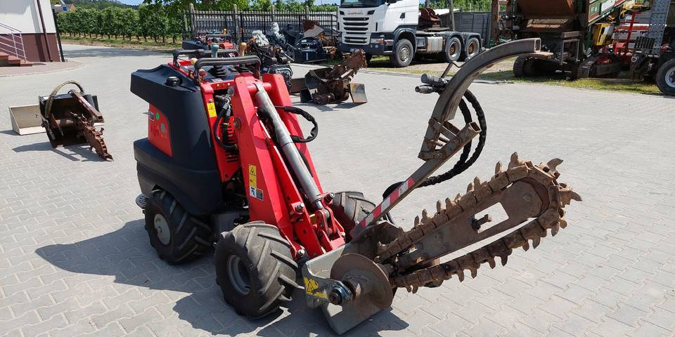 Koparka łańcuchowa miniładowarka Ditch Witch R300 wiertnica - Mesin penggali parit: gambar 4 Koparka łańcuchowa miniładowarka Ditch Witch R300 wiertnica - Mesin penggali parit: gambar 4