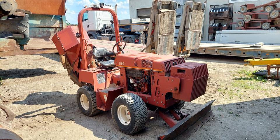 Koparka tarczowa Ditch Witch 3700DD łańcuchowa - Mesin penggali parit: gambar 3 Koparka tarczowa Ditch Witch 3700DD łańcuchowa - Mesin penggali parit: gambar 3
