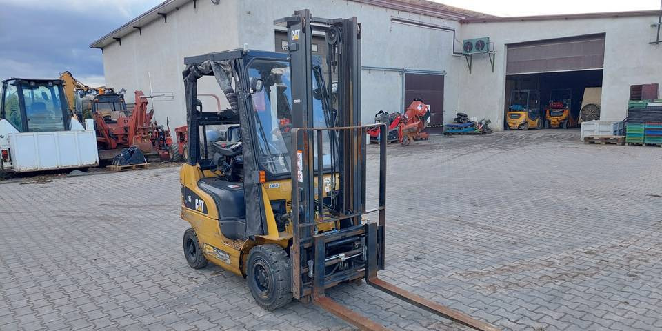 Wózek widłowy Caterpillar GP15N 1,5t pozycjoner, przesuw CAT - Forklift LPG: gambar 5 Wózek widłowy Caterpillar GP15N 1,5t pozycjoner, przesuw CAT - Forklift LPG: gambar 5