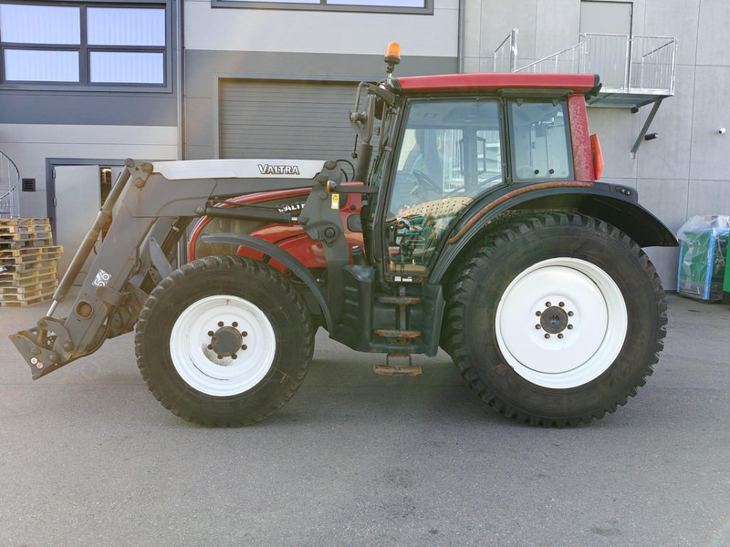 Valtra N101 - Traktor: gambar 2 Valtra N101 - Traktor: gambar 2