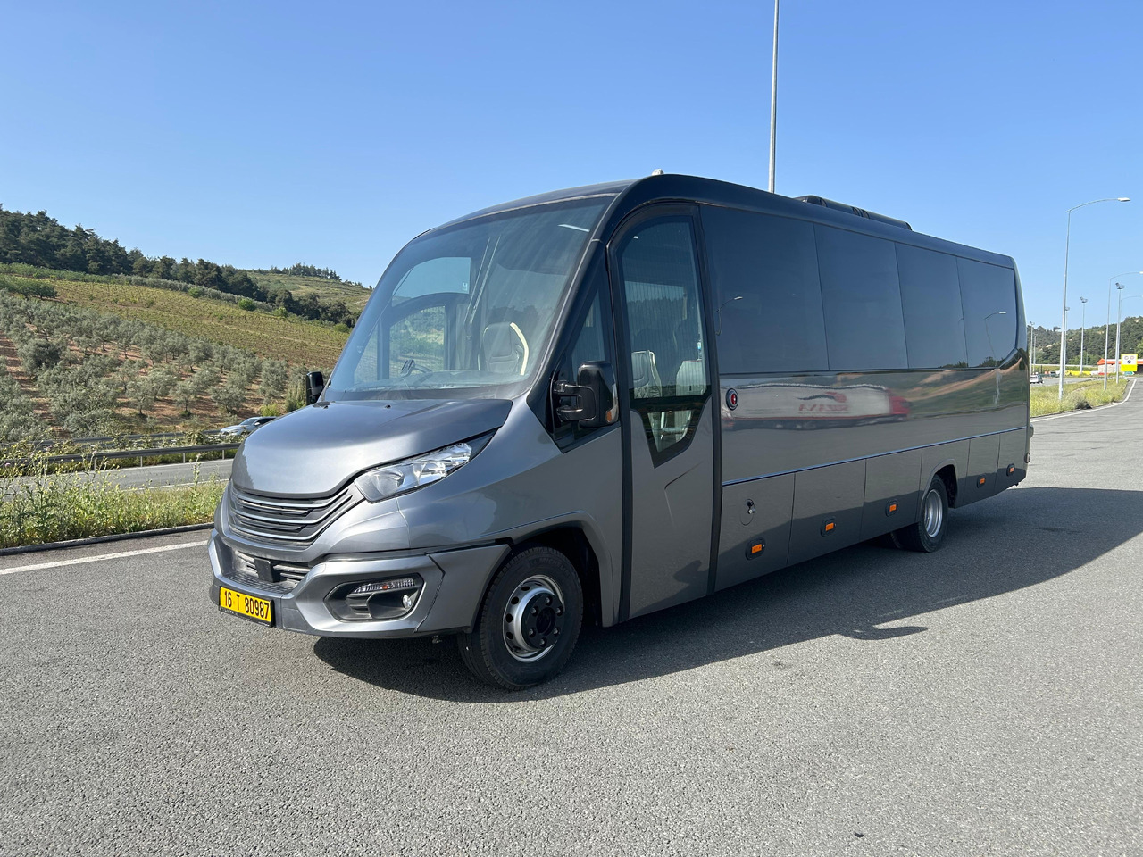 IVECO DAILY - RIGHT HAND DRIVE TOURISTIC VEHICLE - Bus pariwisata: gambar 4 IVECO DAILY - RIGHT HAND DRIVE TOURISTIC VEHICLE - Bus pariwisata: gambar 4