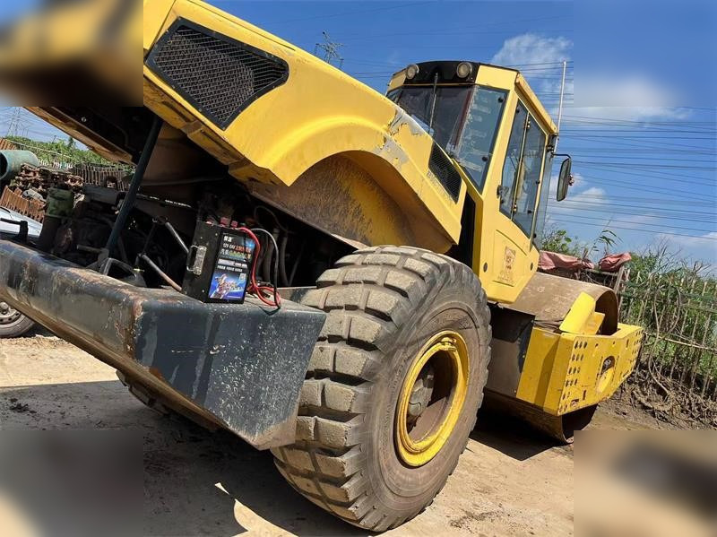 BOMAG BW226DH-4 - Pemadat: gambar 4 BOMAG BW226DH-4 - Pemadat: gambar 4