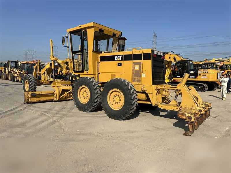 CATERPILLAR 140H - Grader: gambar 2 CATERPILLAR 140H - Grader: gambar 2