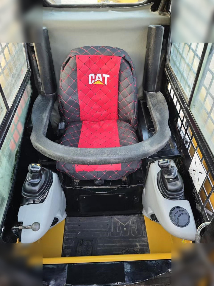 CATERPILLAR 226B - Skid steer: gambar 2 CATERPILLAR 226B - Skid steer: gambar 2