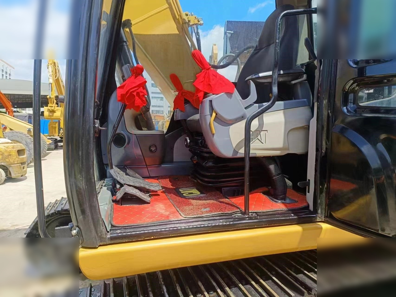 CATERPILLAR 312D - Ekskavator perayap: gambar 5 CATERPILLAR 312D - Ekskavator perayap: gambar 5