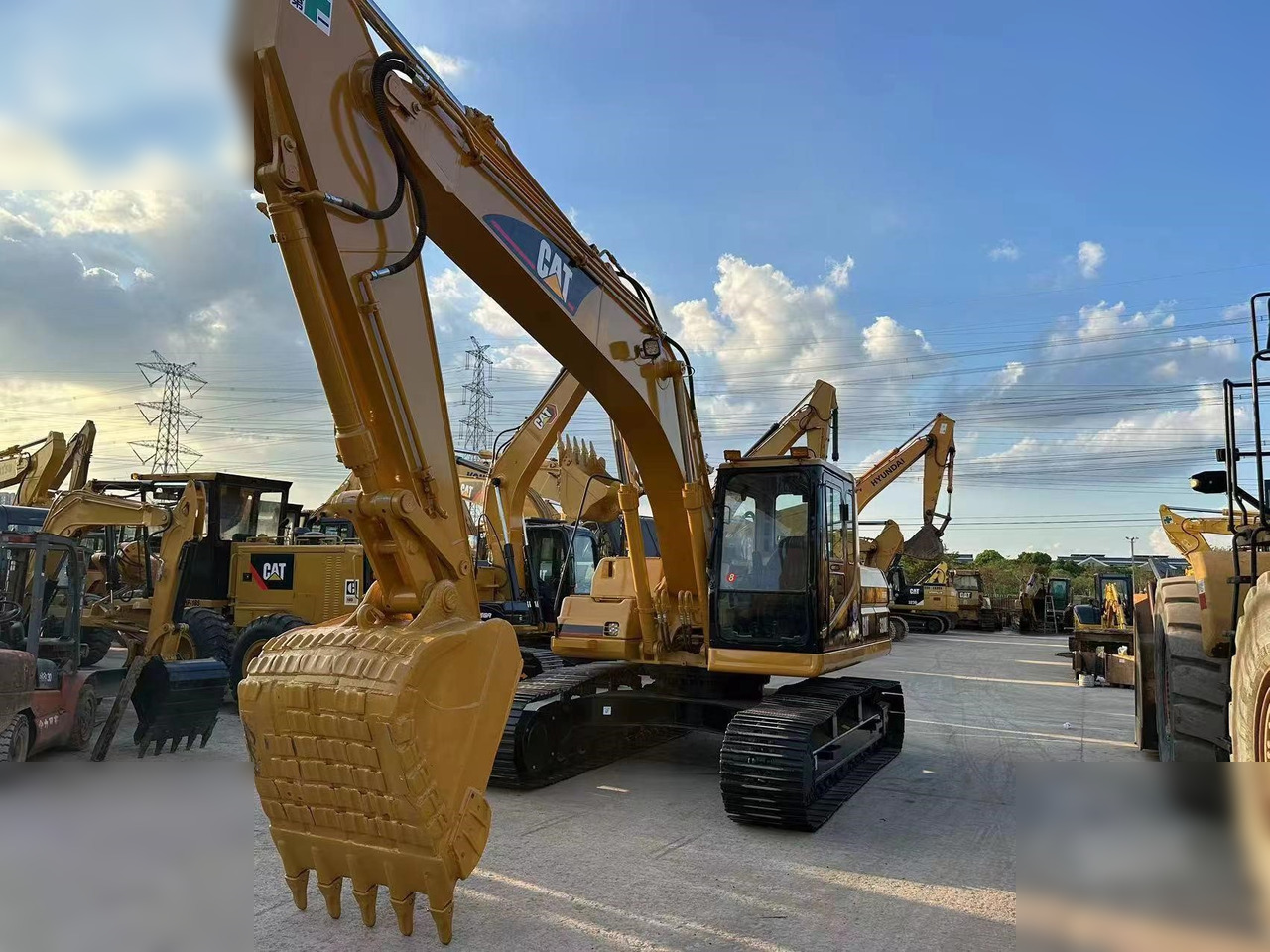 CATERPILLAR 320BL - Ekskavator perayap: gambar 2 CATERPILLAR 320BL - Ekskavator perayap: gambar 2